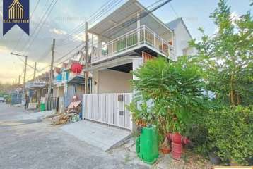 ขายทาวน์เฮ้าส์หลังมุม บางบัวทอง แต่งใหม่ มีเทอเรสสวย