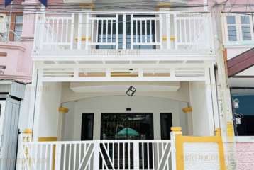 ขาย ทาวน์เฮาส์หมู่บ้านนริศาราคาย่อมเยาว์พรัอมอยู่