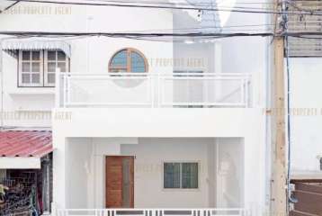 ทาวน์เฮาส์สวนทองวิลล่า5 พร้อมอยู่เดินทางสะดวกสบาย