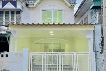 ทาวน์เฮาส์หมู่บ้านมนวดีบางบัวทอง นนทบุรี