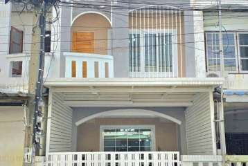 ทาวน์เฮาส์พิชาดาบางบัวทองพร้อมอยู่