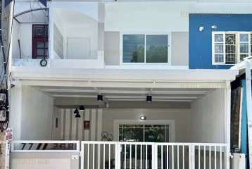 ทาวน์เฮ้าส์นันทิชา 2 ไทรนัอย ราคาย่อมเยาว์