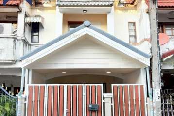 ขาย ทาวน์เฮาส์สวีทโฮมตกแต่งใหม่ราคาย่อมเยาว์