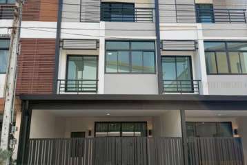 ขาย ทาวน์โฮม ซิกเนเจอร์ วัชรพล บางเขน รีโนเวทใหม่พร้อมอยู่