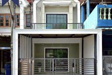 ขาย ทาวน์เฮาส์เต็มรักบางบัวทองตกแต่งใหม่ราคาถูก