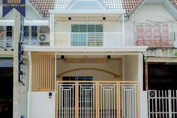 ขาย ทาวน์เฮ้าส์ร่มเงาไม้บางบัวทองตกแต่งใหม่ราคาย่อมเยาว์