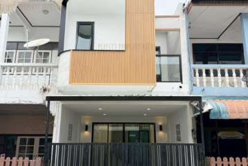 ขายทาวน์โฮมดีไซน์ Modern พิพรพงษ์ วิภาวดีรังสิต 84 ดอนเมือง รีโนเวทใหม่พร้อมอยู่