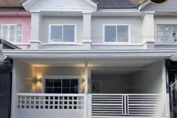 ขาย ทาวน์เฮ้าส์บัวทอง 4 บางบัวทองพร้อมอยู่ราคาย่อมเยาว์